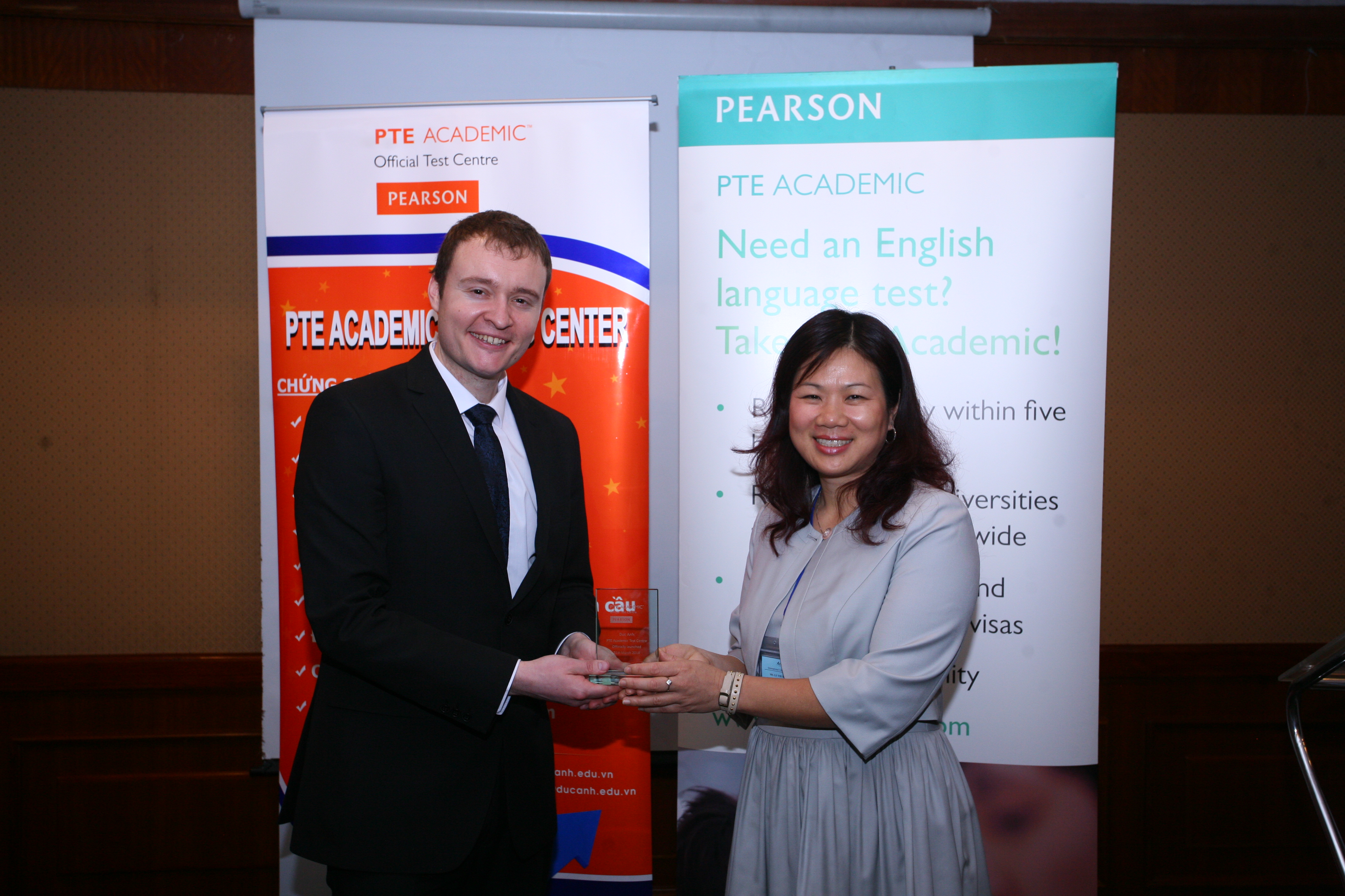 Lễ ra mắt Trung tâm khảo thí Tiếng Anh Pearson tests of English Academic (PTE Academic) đầu tiên tại Hà Nội và thành phố Hồ Chí Minh.